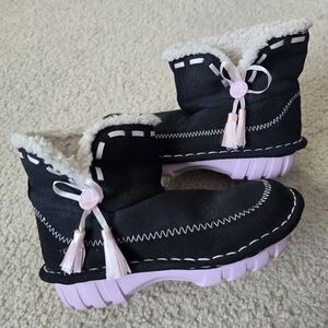 CROCS CROCASALLY Faux Fur Boots Baby Girls Cream C 11 Winter Shoes Authentic